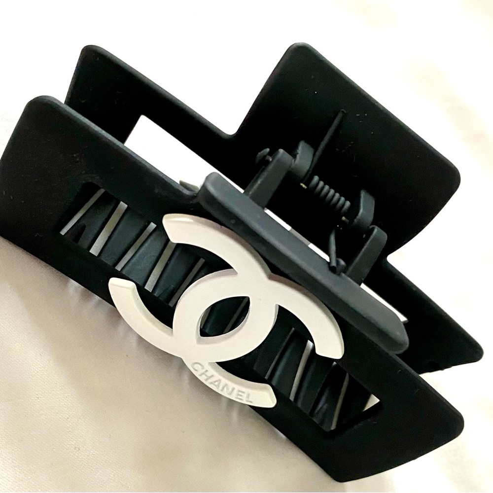 New inspired styled hairclip
